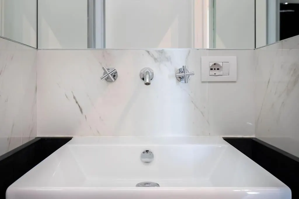 Frisi 3 Apartment Milan Italy